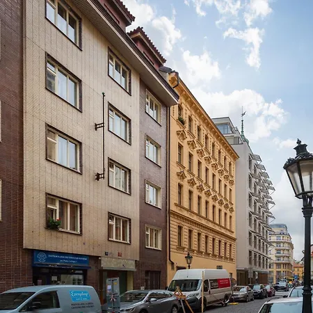 Lighthouse Апартаменты Прага